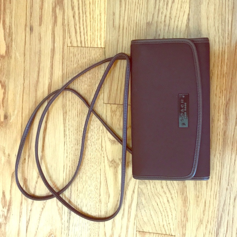 Coach clutch crossbody. Brown. Tri fold.